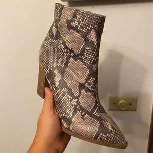 “Snake skin” booties 💕